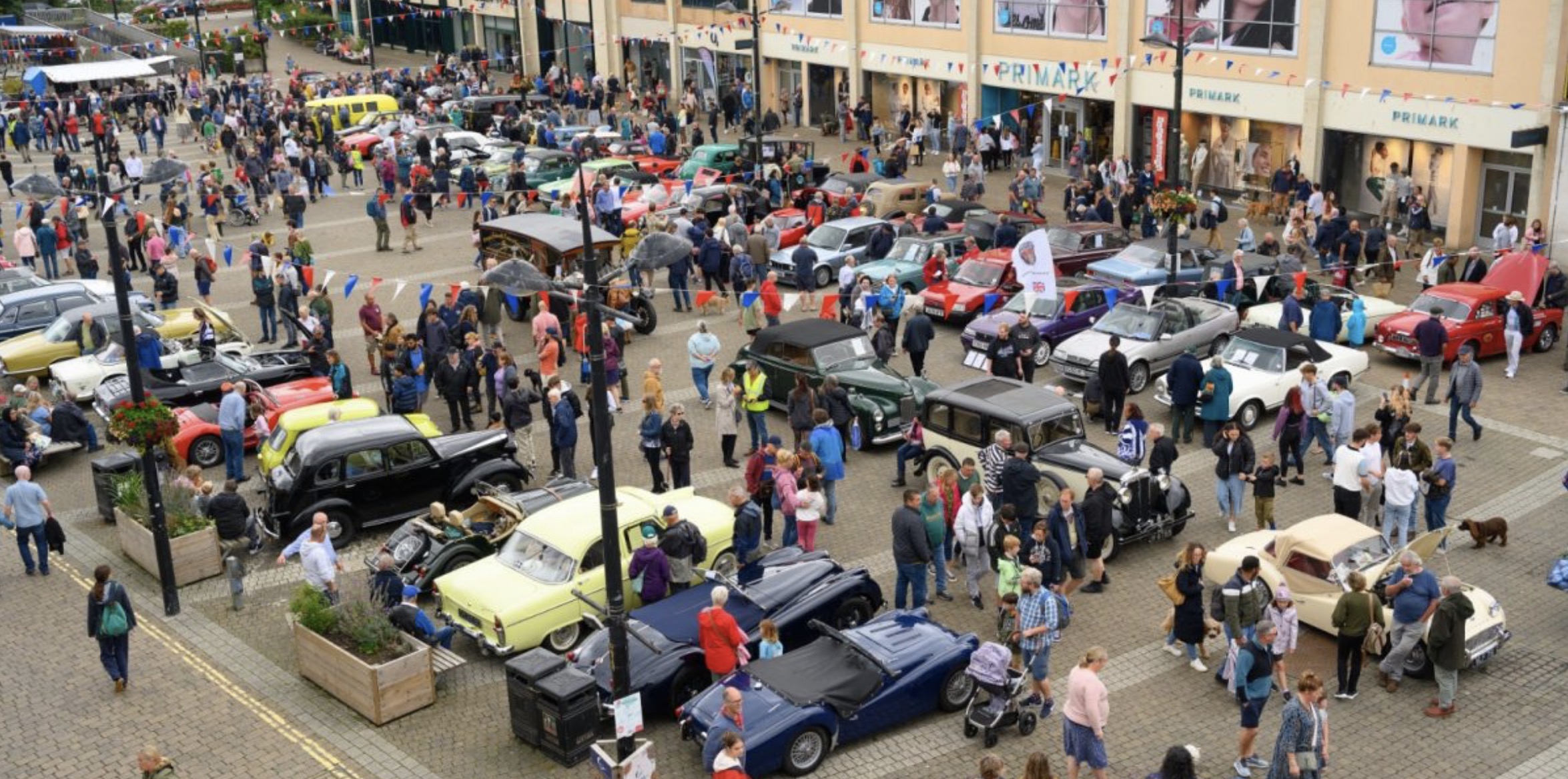 Classic cars Lemon Quay.JPG