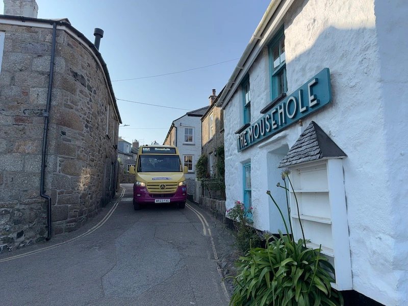 Mousehole bus